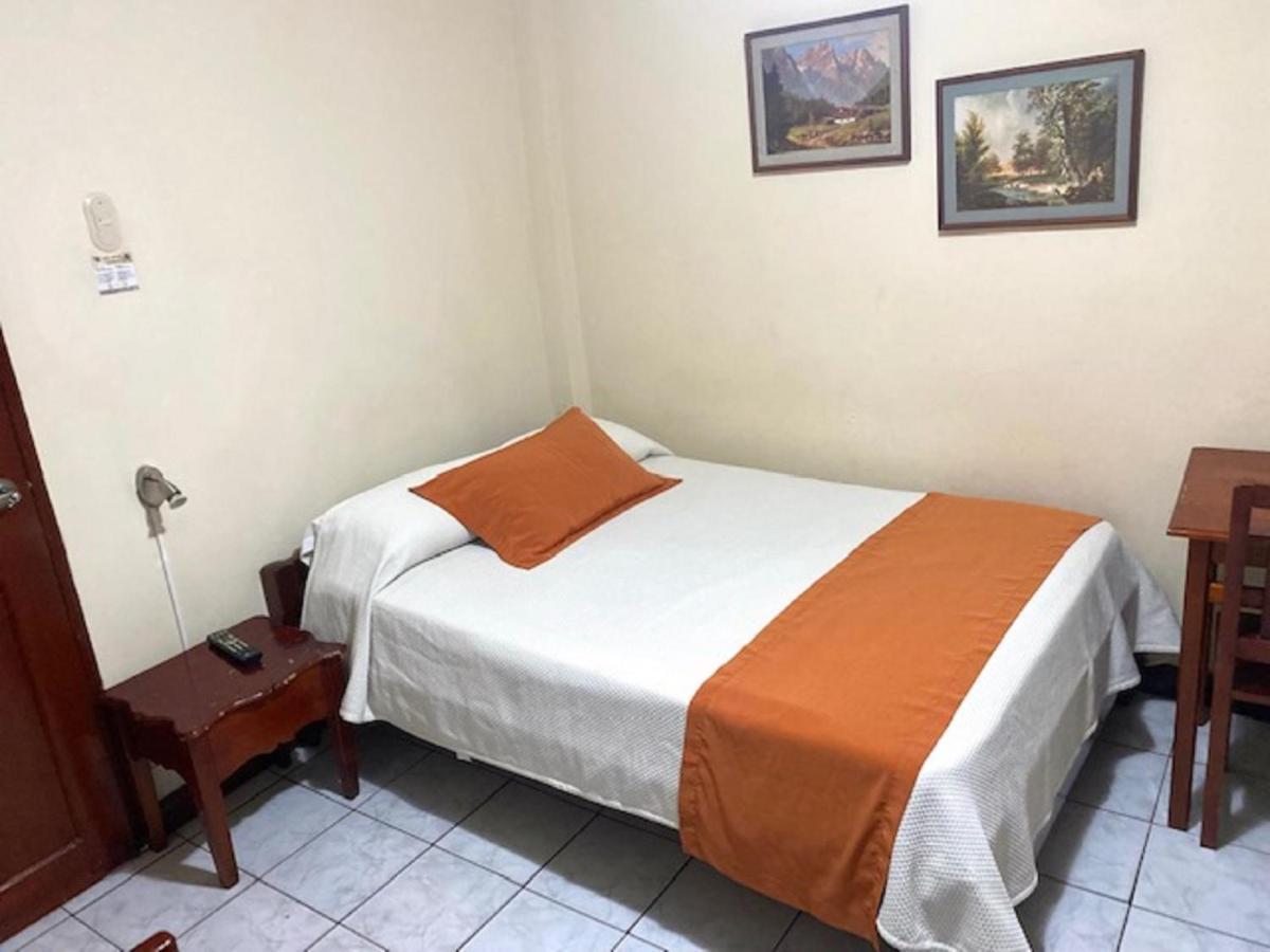 Hotel D'Mario Lago Agrio Extérieur photo