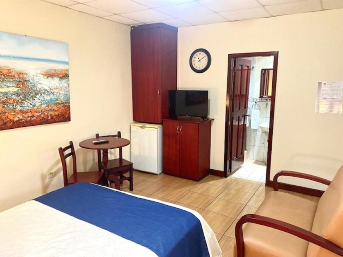 Hotel D'Mario Lago Agrio Extérieur photo