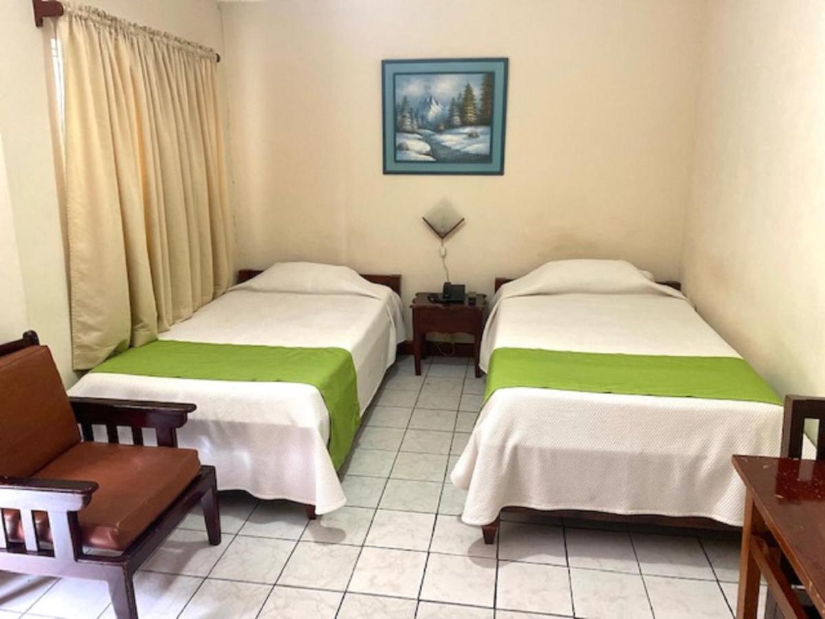 Hotel D'Mario Lago Agrio Extérieur photo