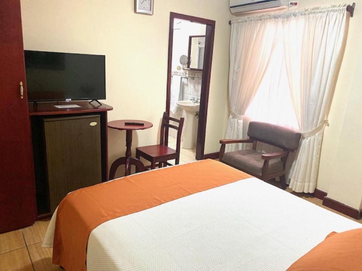 Hotel D'Mario Lago Agrio Extérieur photo