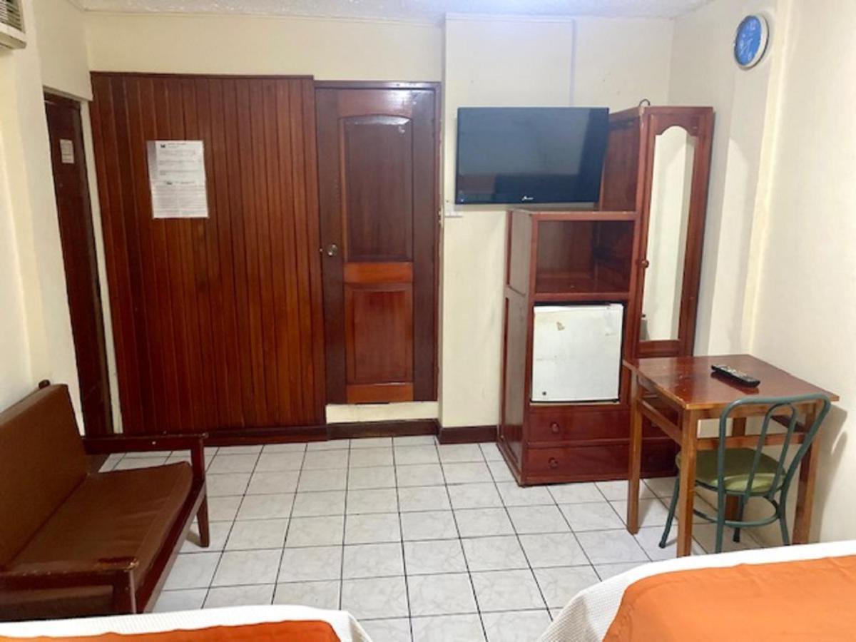 Hotel D'Mario Lago Agrio Extérieur photo