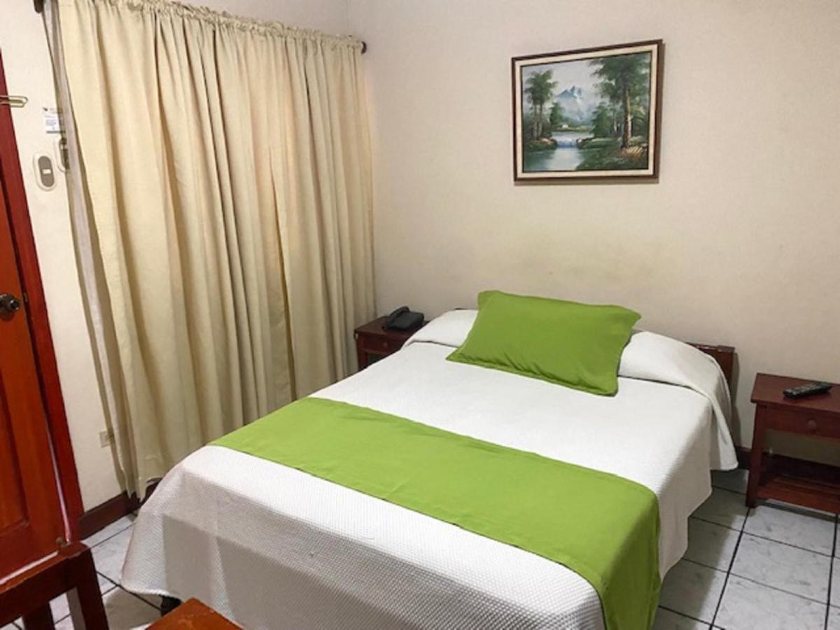 Hotel D'Mario Lago Agrio Extérieur photo