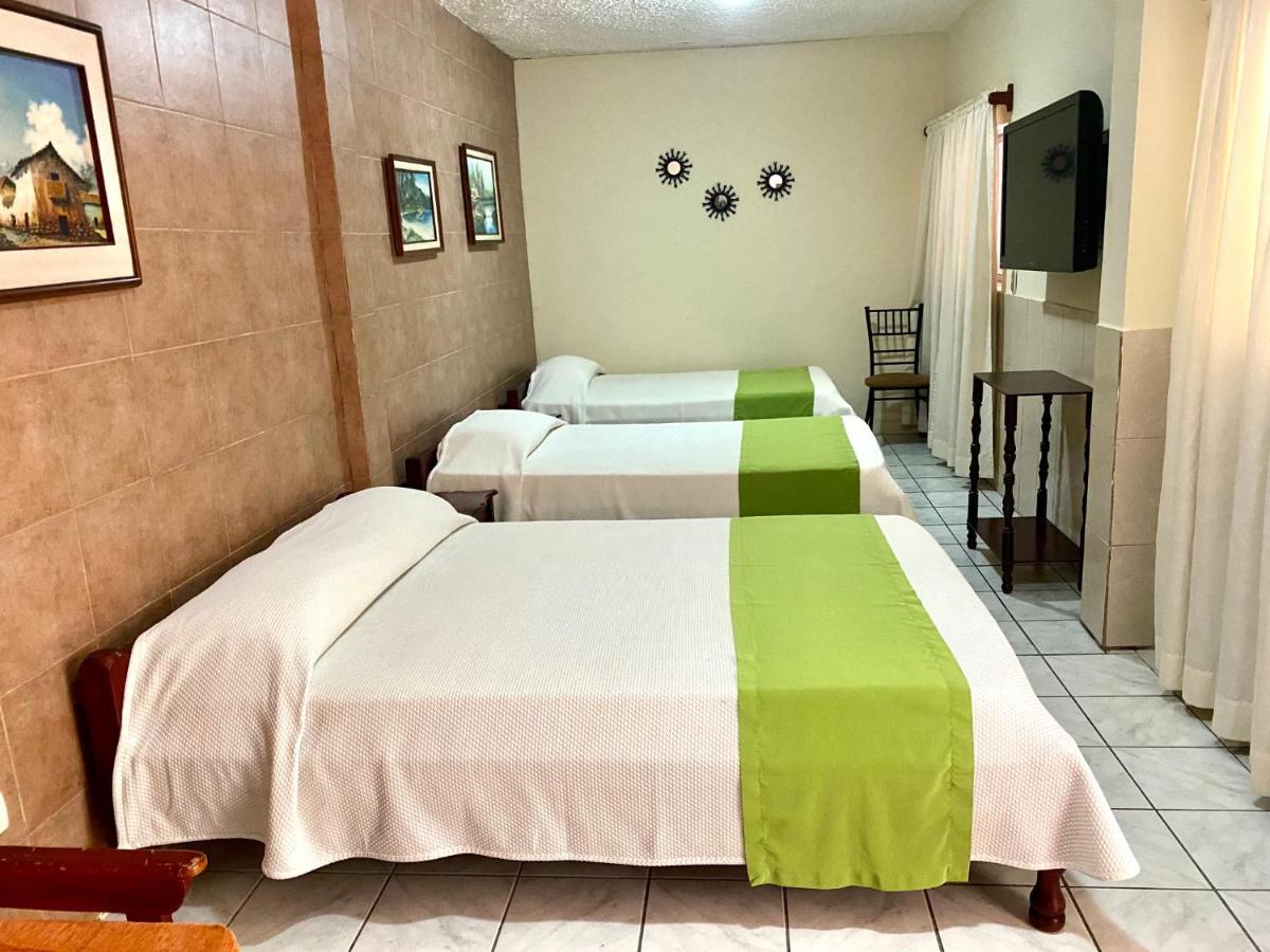 Hotel D'Mario Lago Agrio Extérieur photo